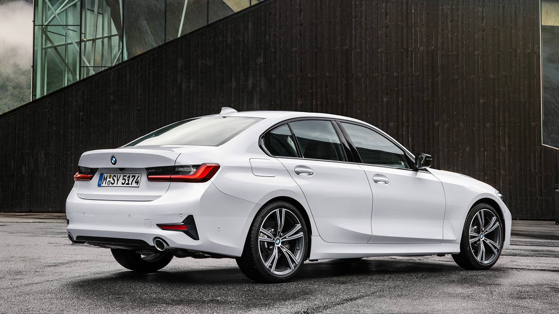 بي ام دبليو الفئة الثالثة 2019 (10).jpg