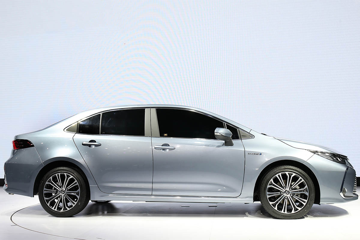 تويوتا كرورلا سيدان 2020 الاوروبية (2).jpg