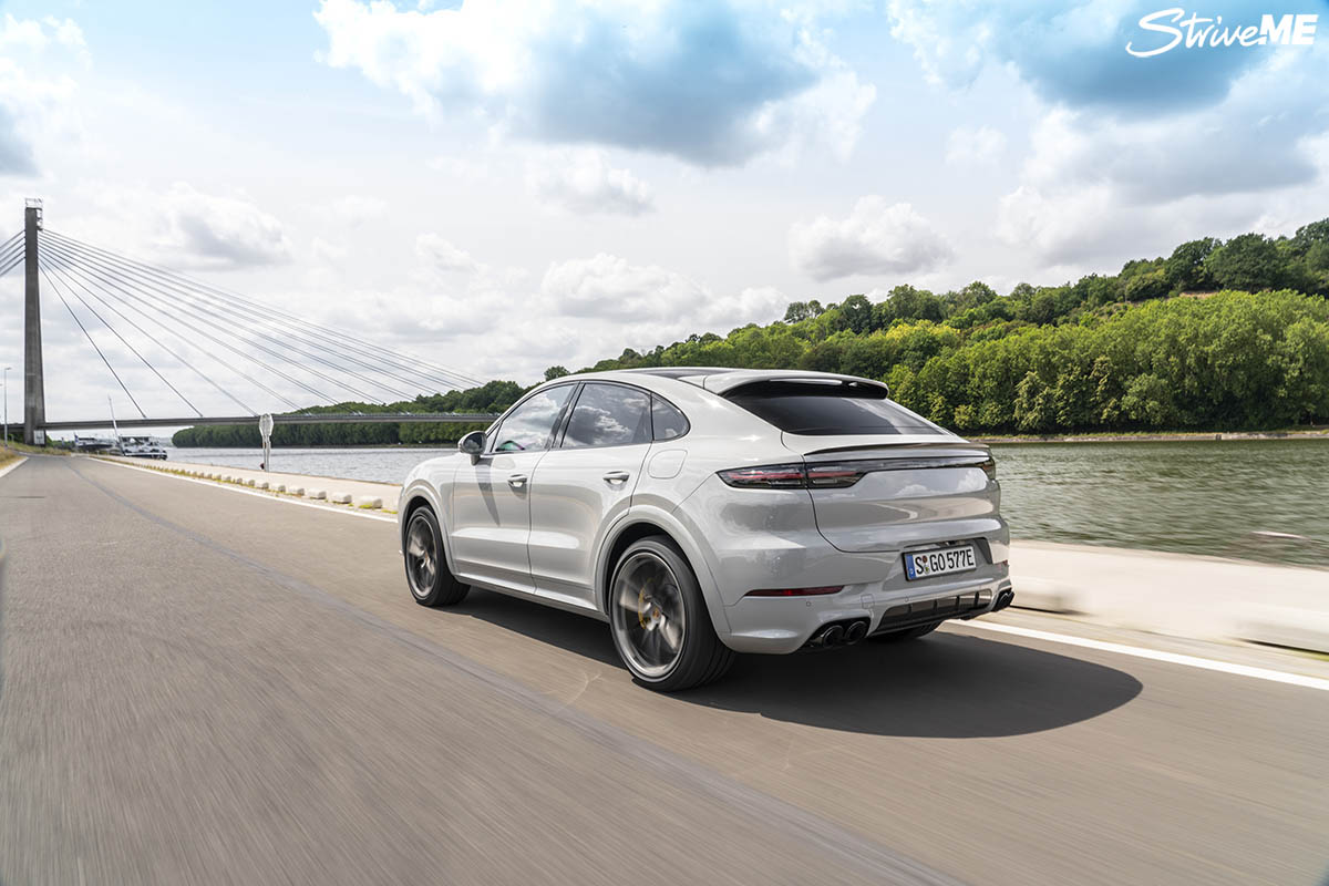 بورشه كايين تيربو هايبرد - (11).jpg