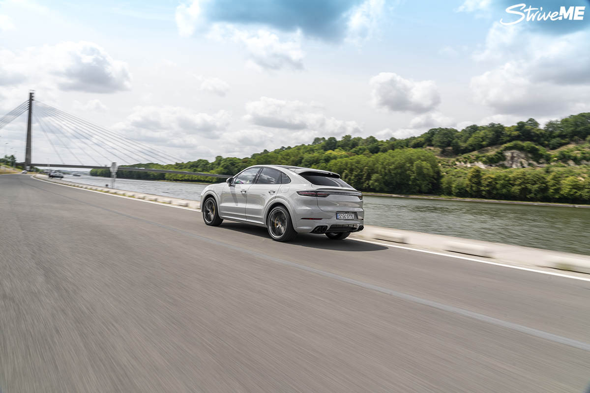 بورشه كايين تيربو هايبرد - (12).jpg