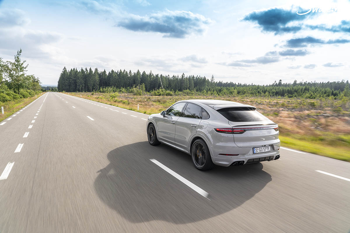 بورشه كايين تيربو هايبرد - (17).jpg