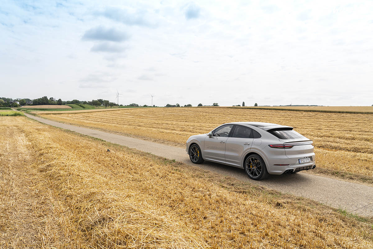 بورشه كايين تيربو هايبرد - (5).jpg