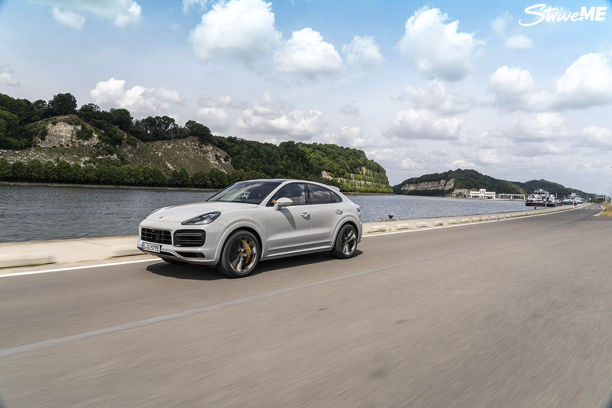 بورشه كايين تيربو هايبرد - (8).jpg