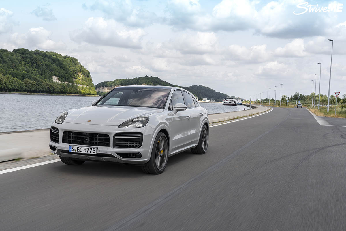 بورشه كايين تيربو هايبرد - (9).jpg