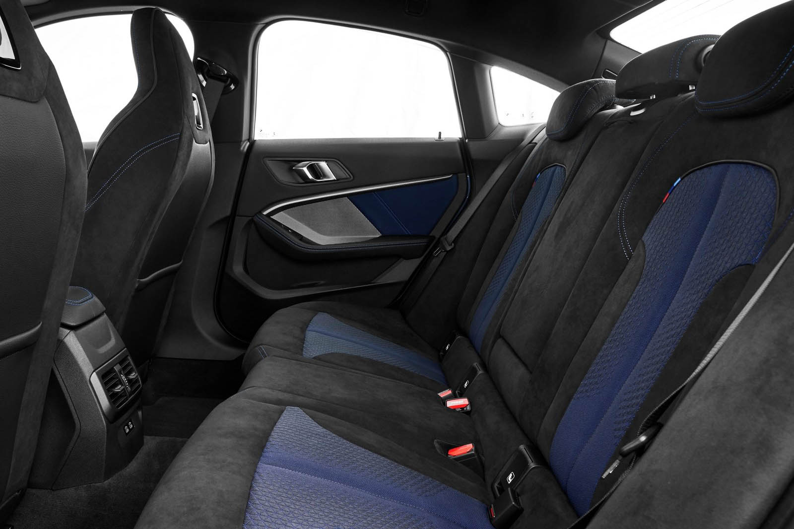 بي ام دبليو الفئة الثانية جران كوبيه - (9).jpg