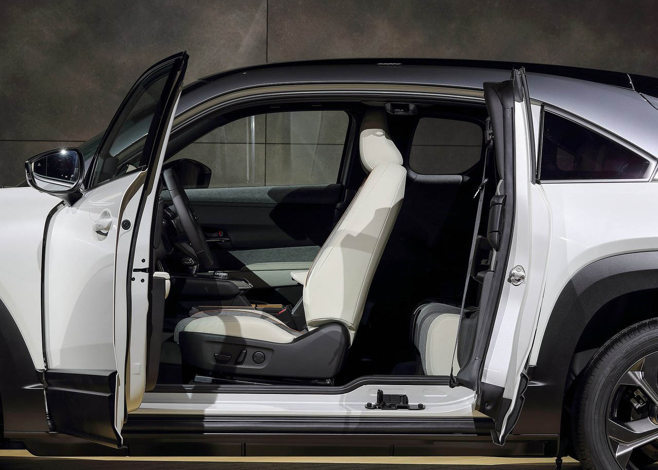 مازدا MX-30 (16).jpg