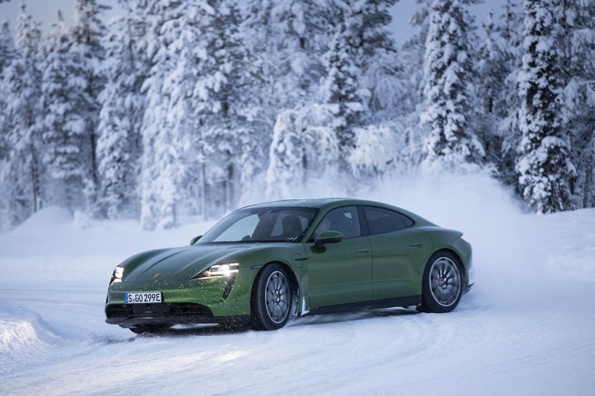 تجربة بورشه تايكان على الثلج - (12).jpg