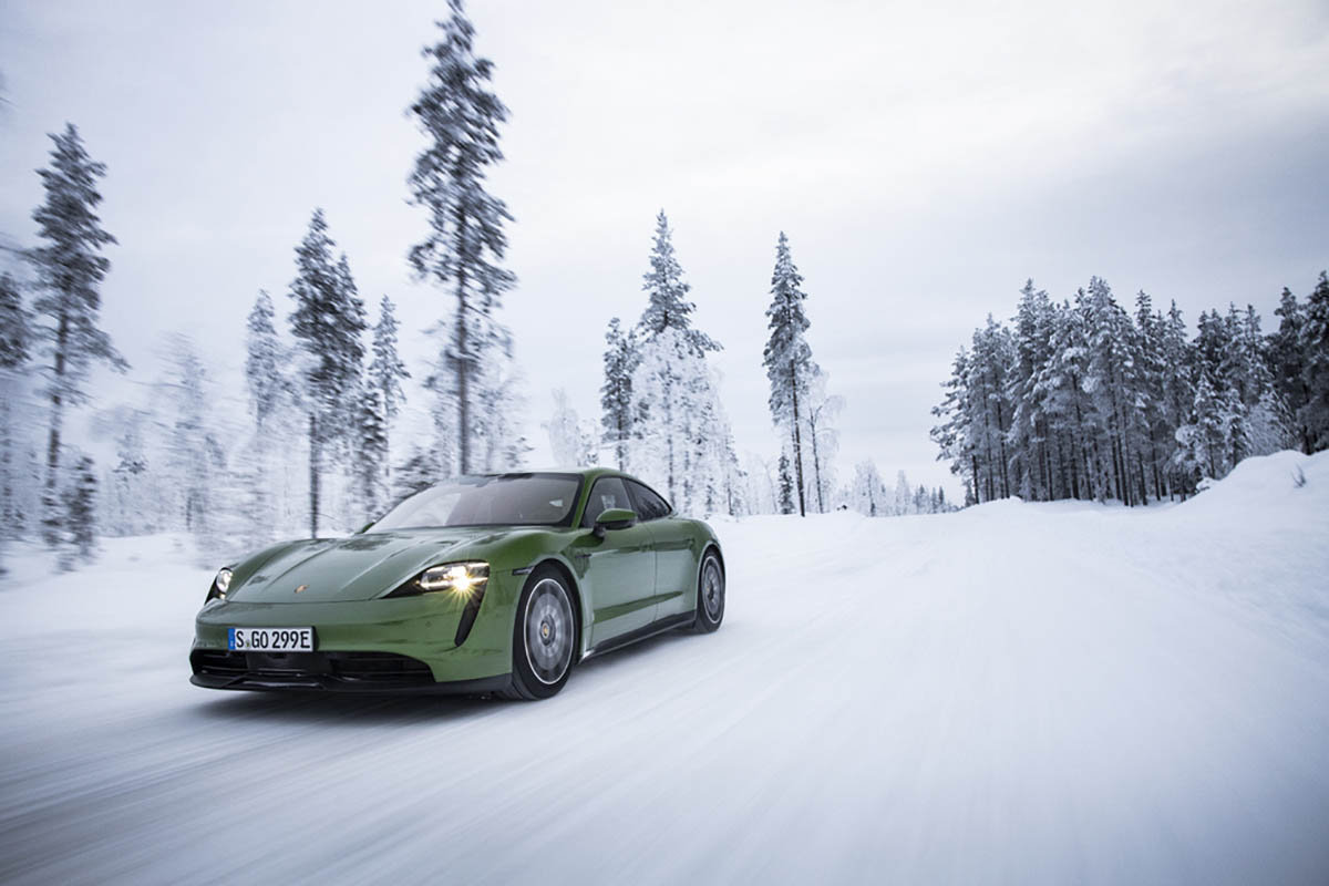 تجربة بورشه تايكان على الثلج - (29).jpg