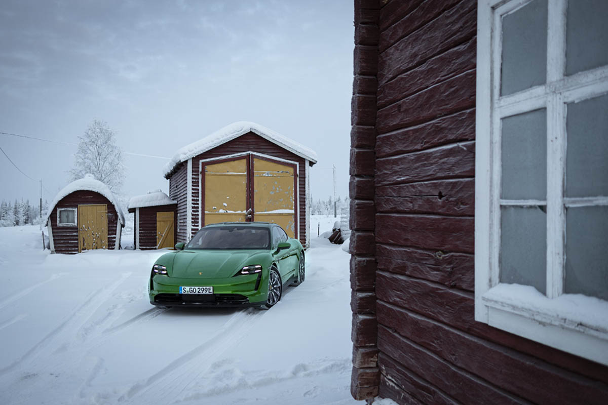 تجربة بورشه تايكان على الثلج - (3).jpg