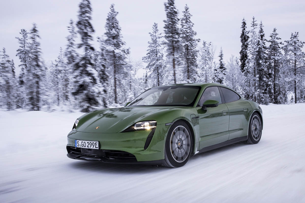 تجربة بورشه تايكان على الثلج - (32).jpg