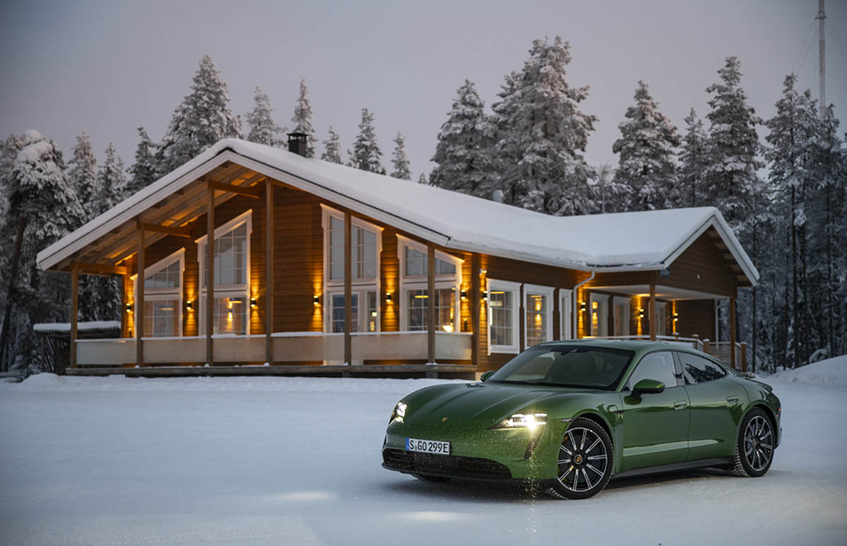 تجربة بورشه تايكان على الثلج - (34).jpg