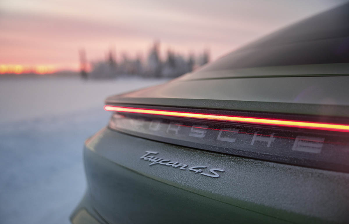 تجربة بورشه تايكان على الثلج - (37).jpg