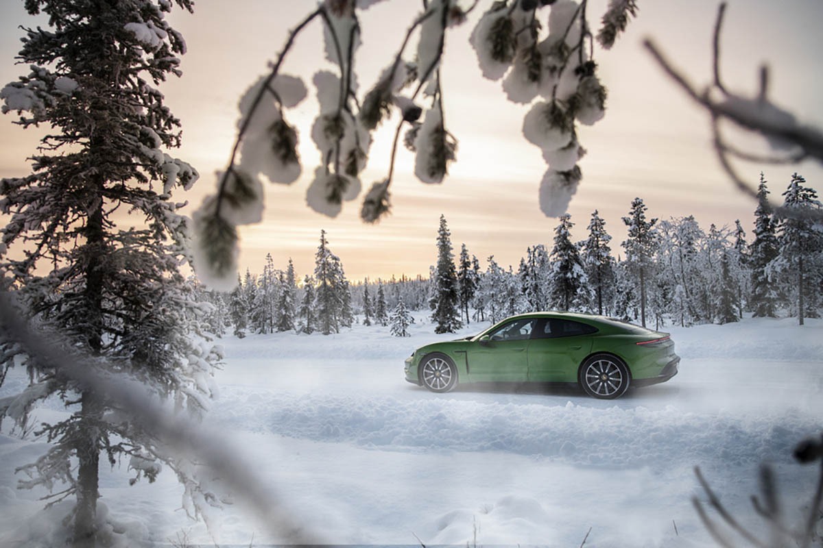 تجربة بورشه تايكان على الثلج - (43).jpg