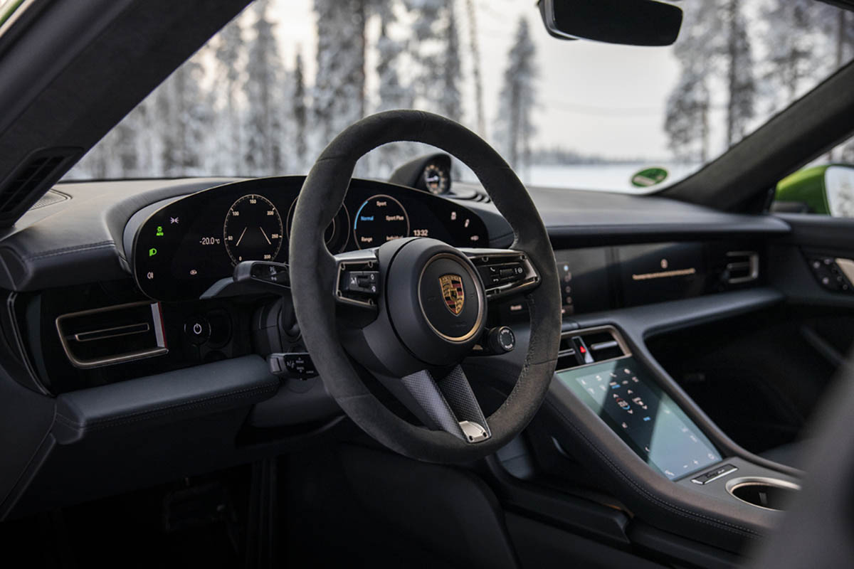 تجربة بورشه تايكان على الثلج - (47).jpg