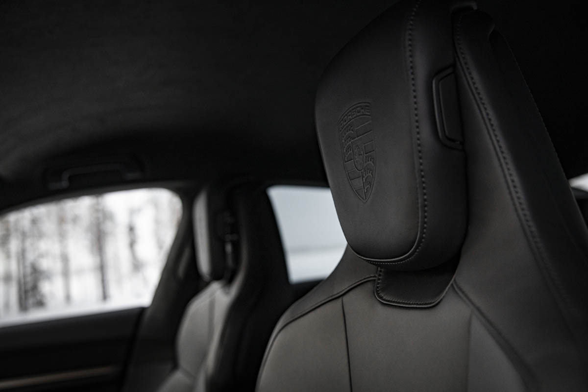 تجربة بورشه تايكان على الثلج - (48).jpg