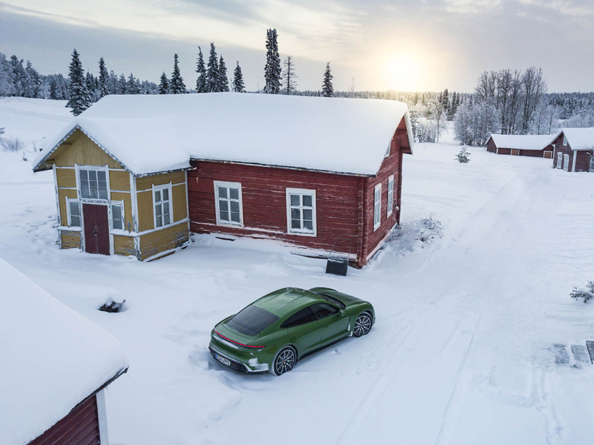 تجربة بورشه تايكان على الثلج - (5).jpg