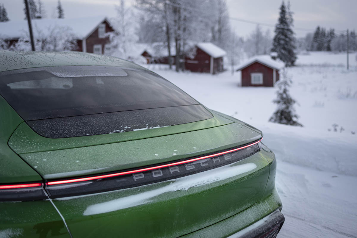 تجربة بورشه تايكان على الثلج - (50).jpg