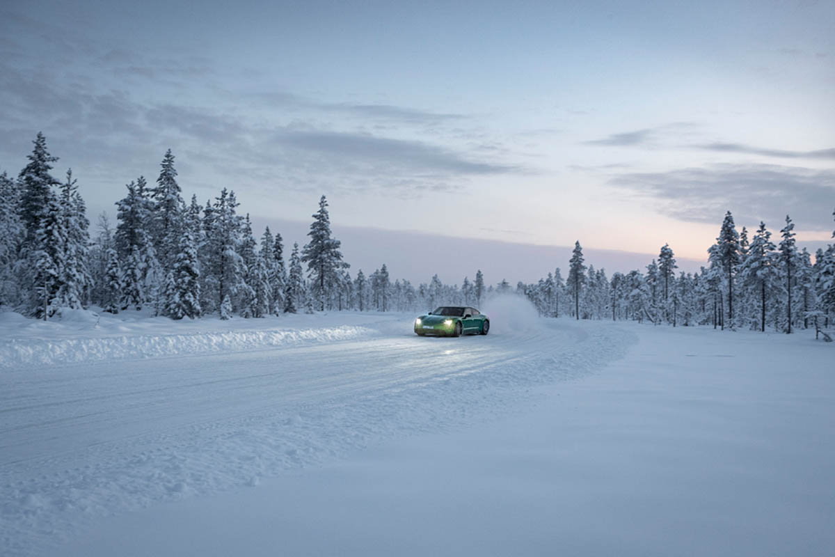 تجربة بورشه تايكان على الثلج - (55).jpg