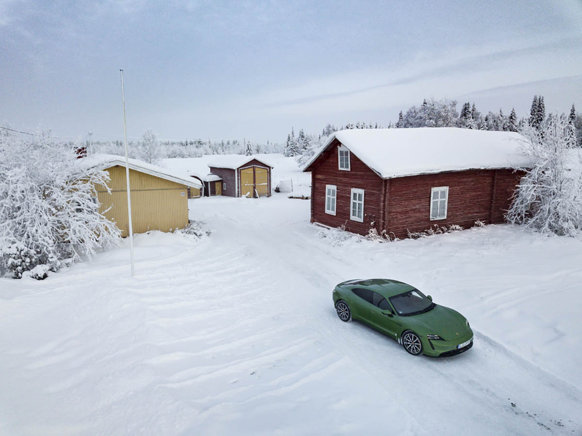 تجربة بورشه تايكان على الثلج - (6).jpg