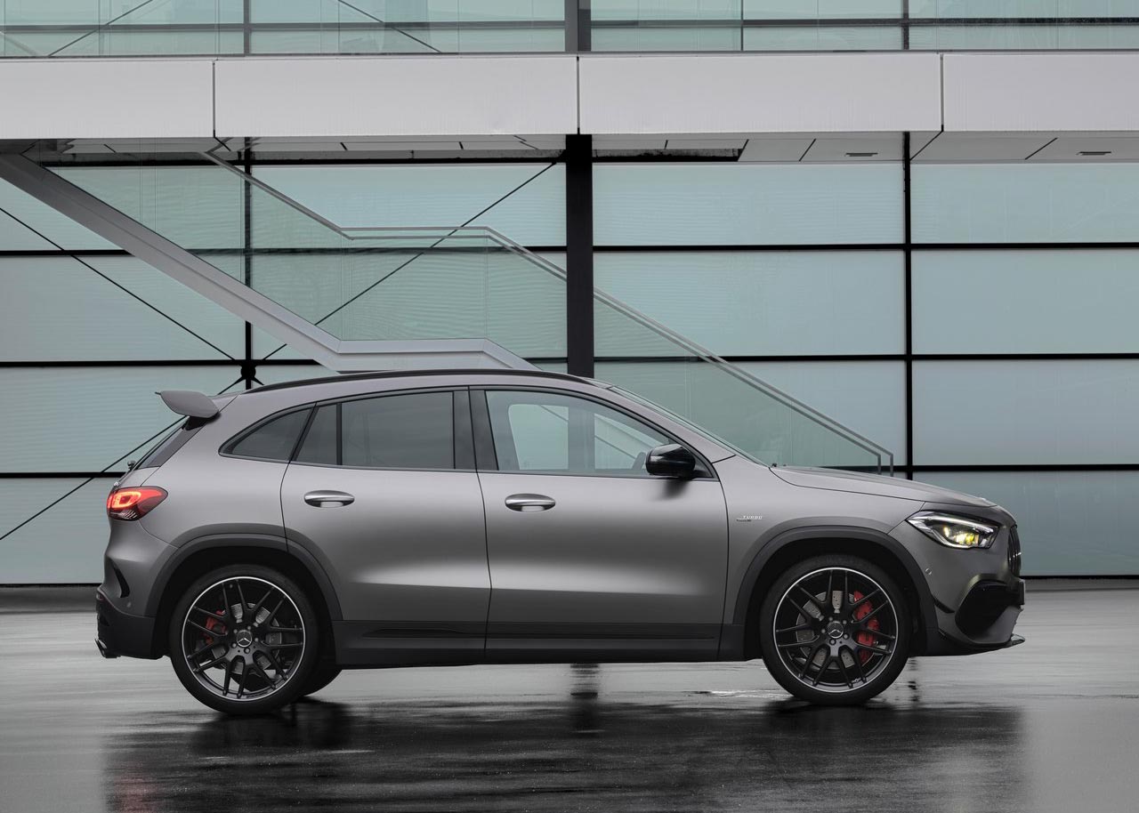 صور-مرسيدس-GLA-45-AMG-2021-05.jpg