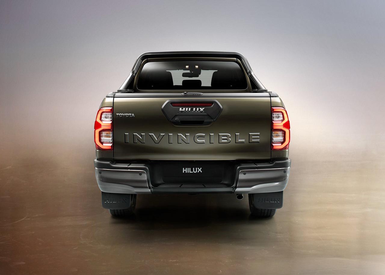 تويوتا هايلكس 2021 - 09.jpg