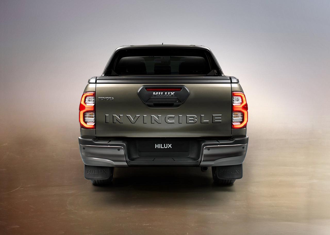 تويوتا هايلكس 2021 - 10.jpg