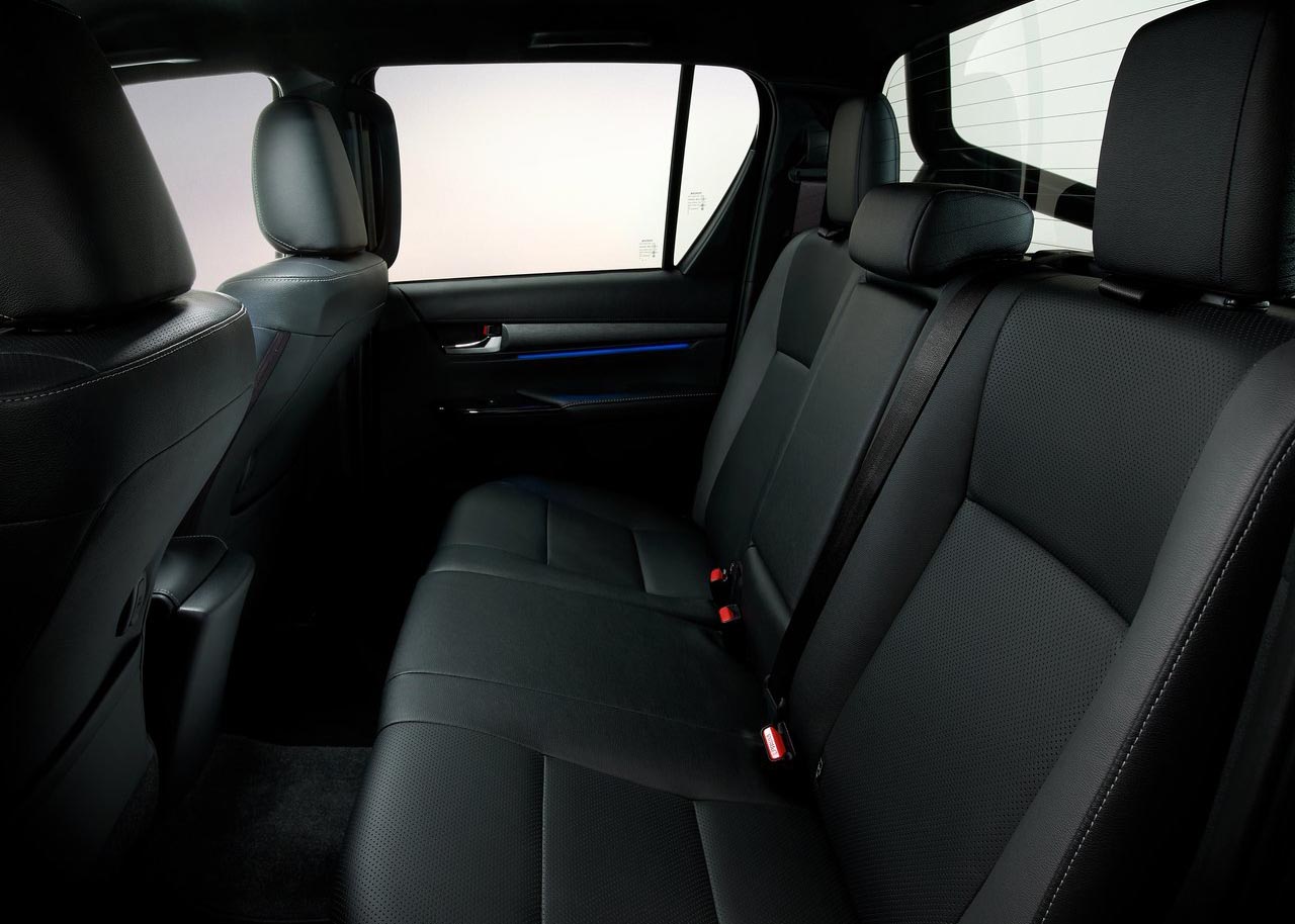 تويوتا هايلكس 2021 - 18.jpg