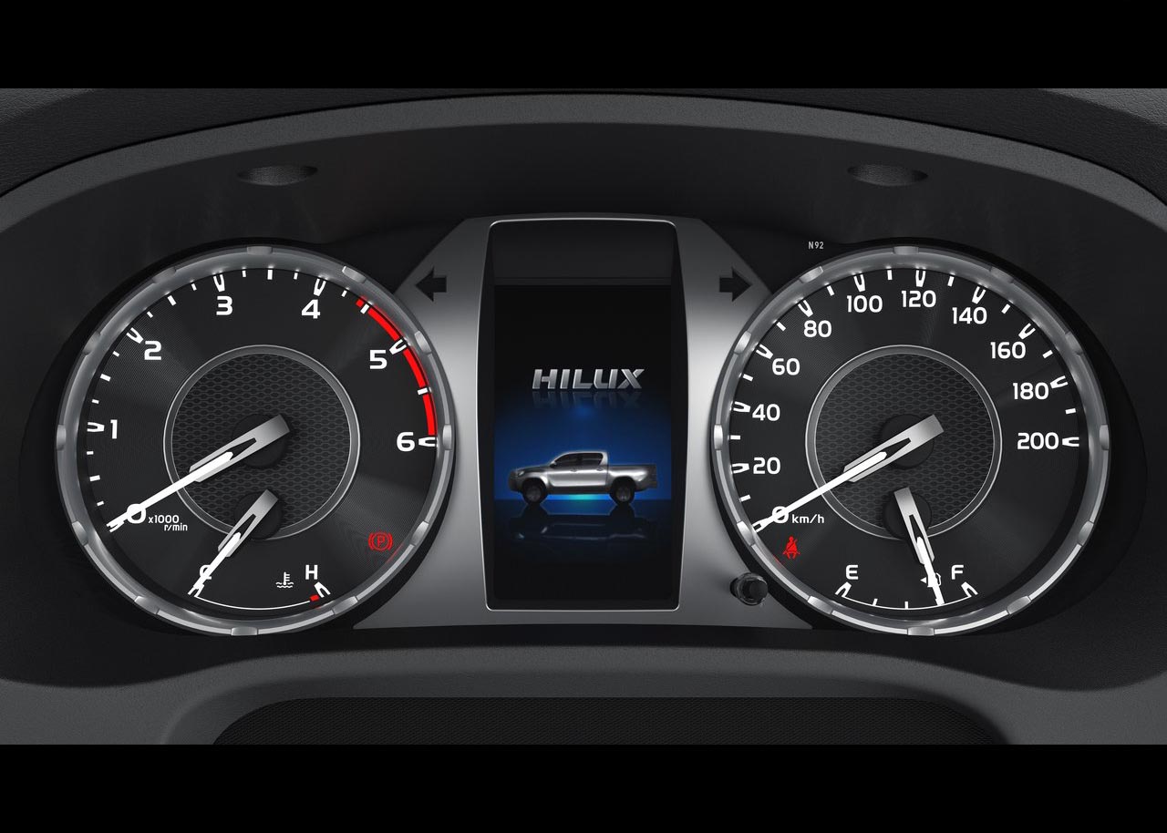 تويوتا هايلكس 2021 - 20.jpg