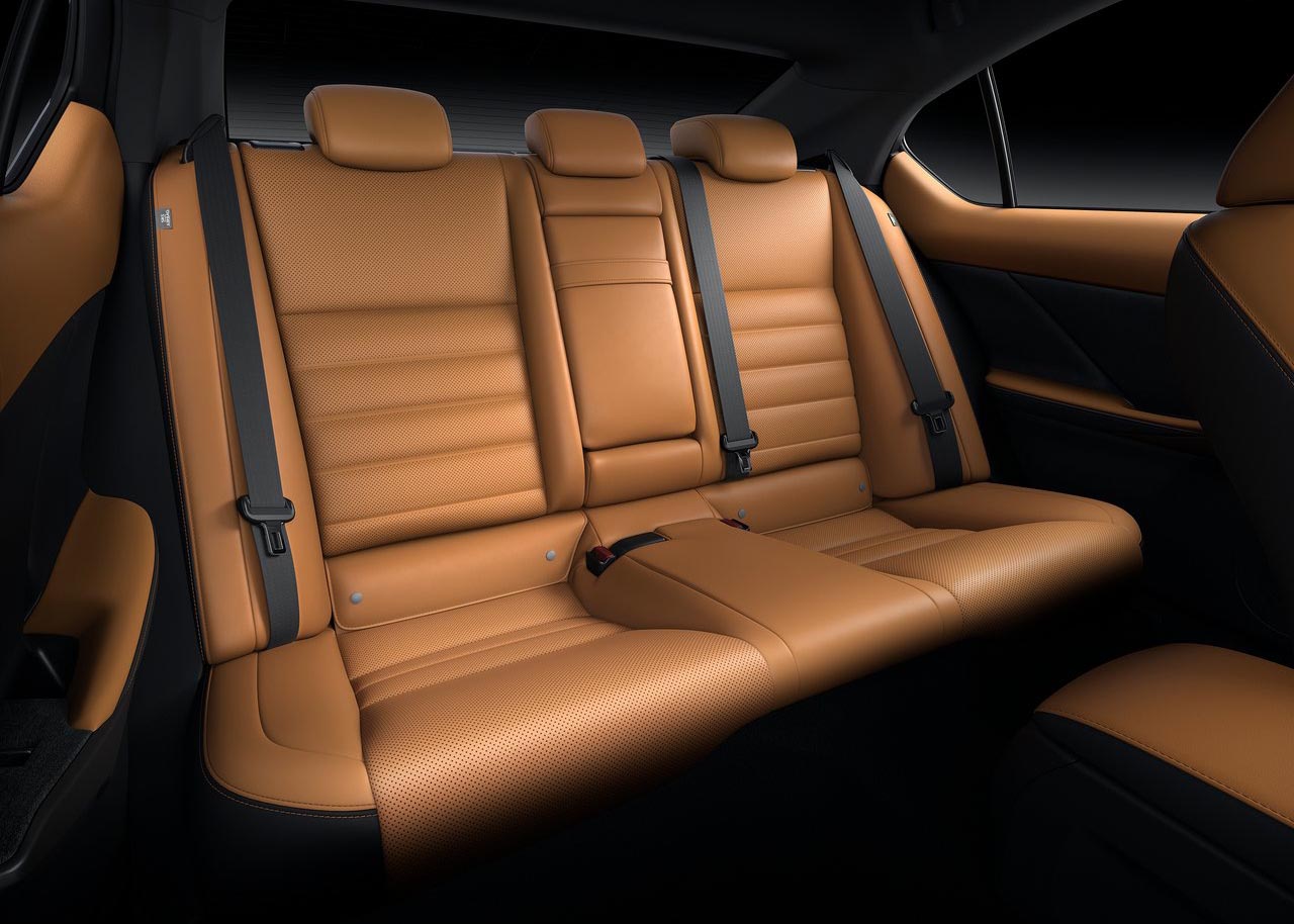 لكزس IS 2021 (30).jpg