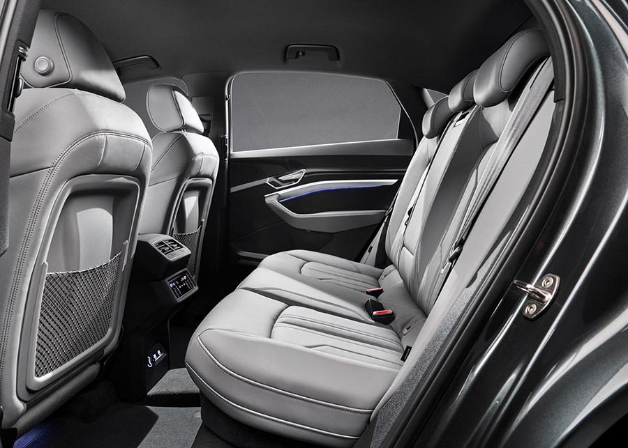 اودي e-tron S سبورت باك (10).jpg