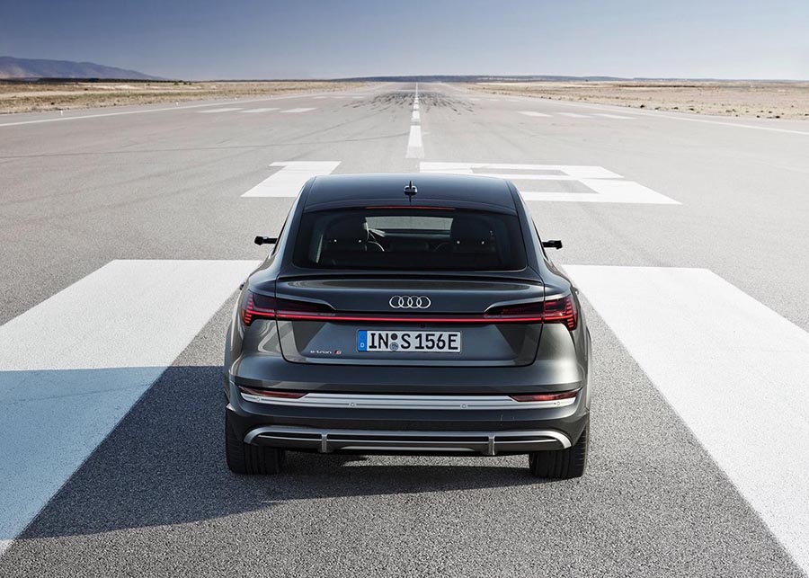 اودي e-tron S سبورت باك (7).jpg