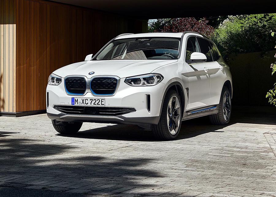 بي ام دبليو iX3 2021 - 01.jpg