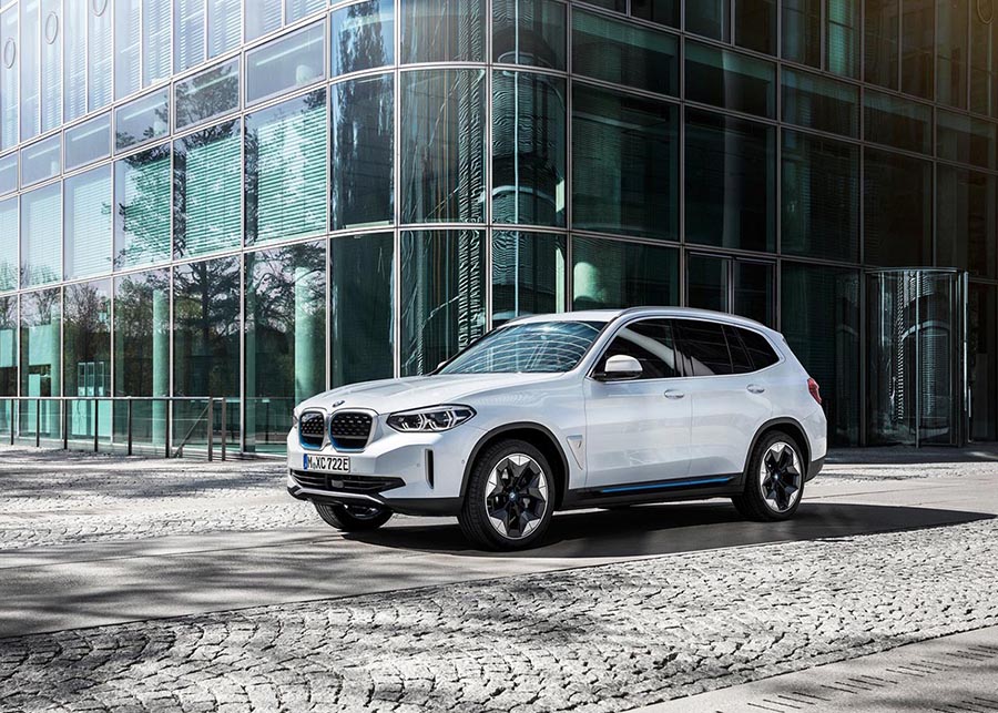 بي ام دبليو iX3 2021 - 06.jpg