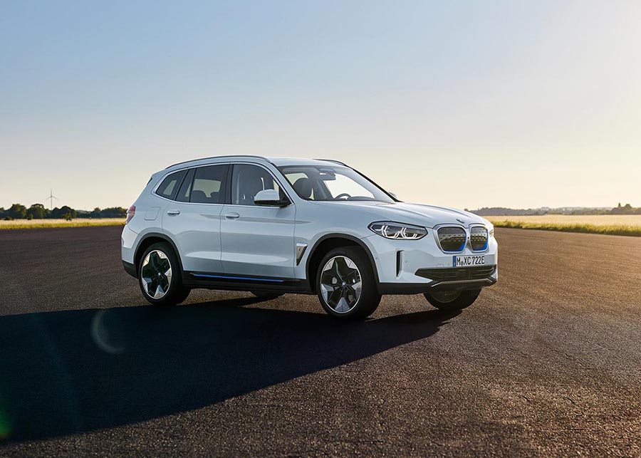 بي ام دبليو iX3 2021 - 09.jpg