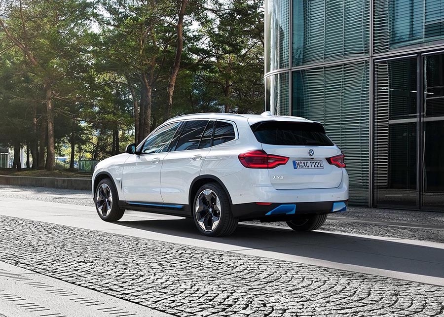 بي ام دبليو iX3 2021 - 18.jpg