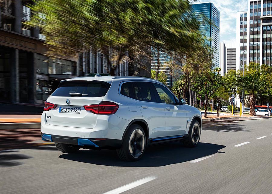 بي ام دبليو iX3 2021 - 19.jpg