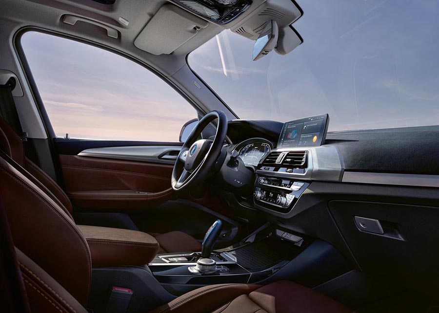 بي ام دبليو iX3 2021 - 22.jpg