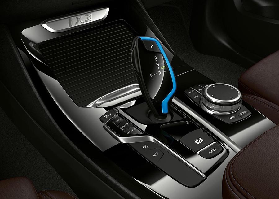 بي ام دبليو iX3 2021 - 24.jpg