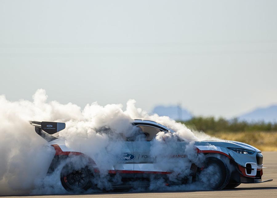 فورد موستنج ماك إي 1400 - 10.jpg