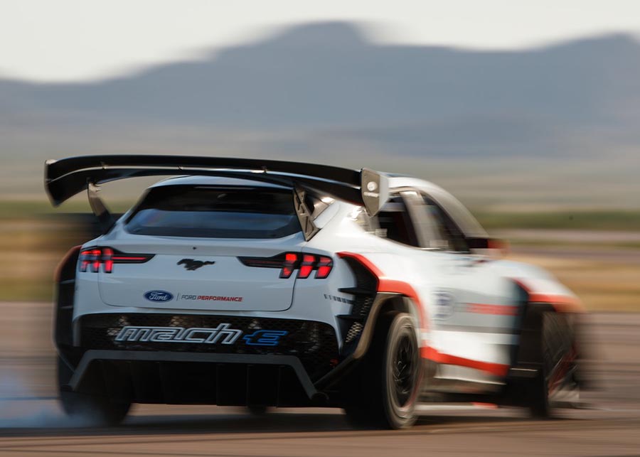 فورد موستنج ماك إي 1400 - 12.jpg