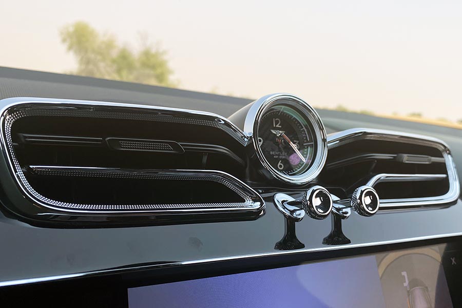 صور تجربة بنتلي بنتايجا 2021 - 11.jpg