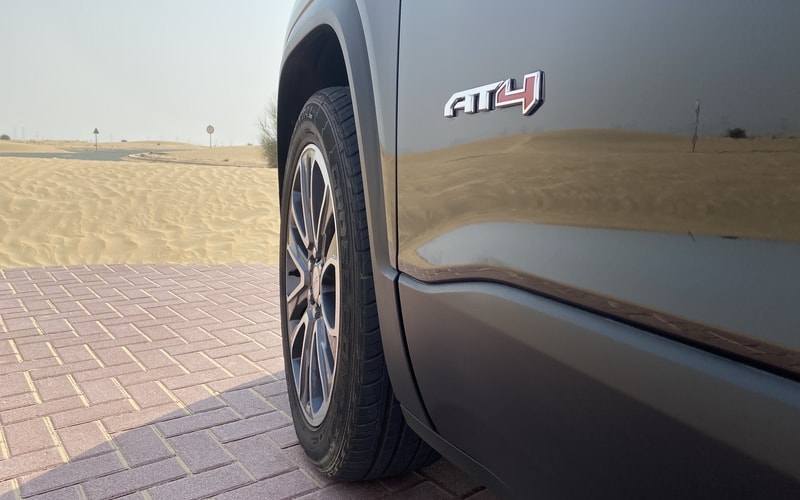 جي ام سي اكاديا 2020 13.jpg