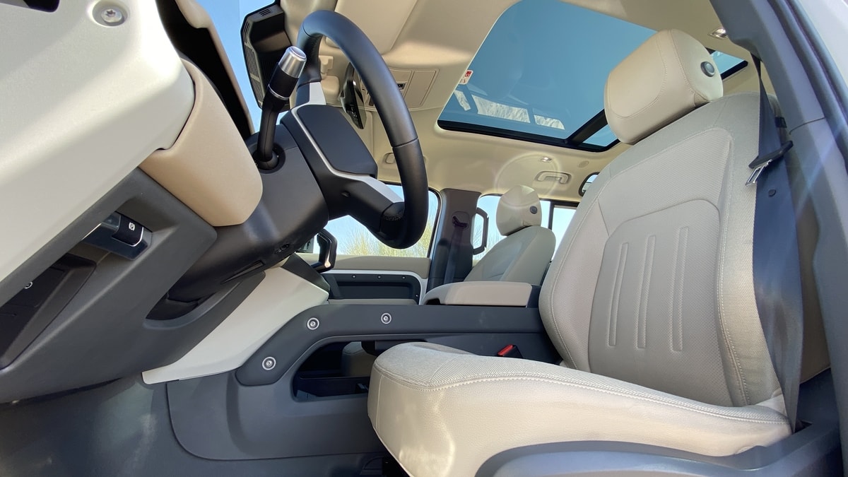 لاند روفر ديفندر 2021 (39).jpg