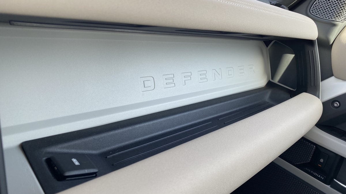 لاند روفر ديفندر 2021 (44).jpg