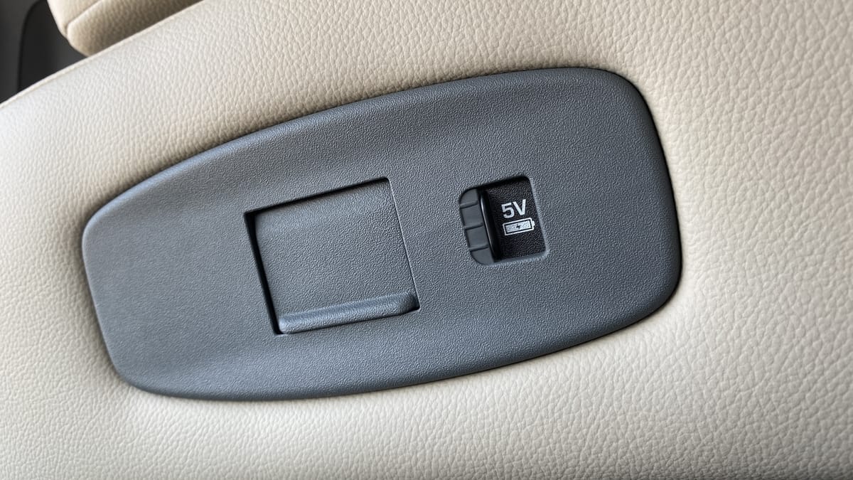 لاند روفر ديفندر 2021 (59).jpg