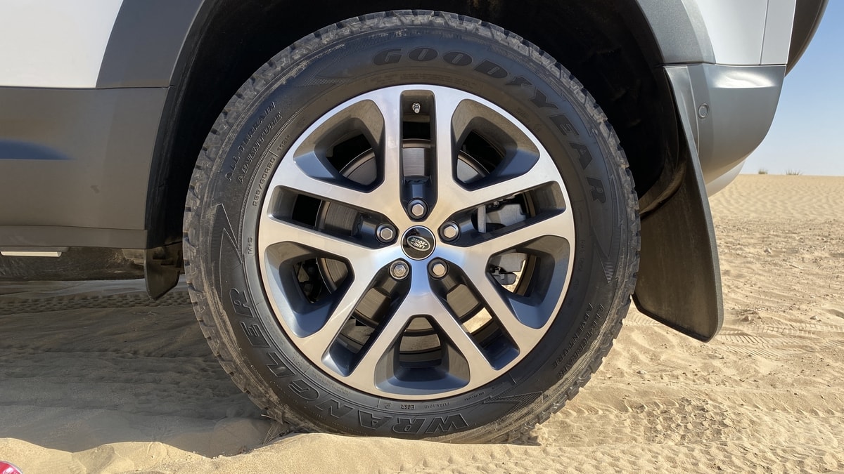 لاند روفر ديفندر 2021 (60).jpg