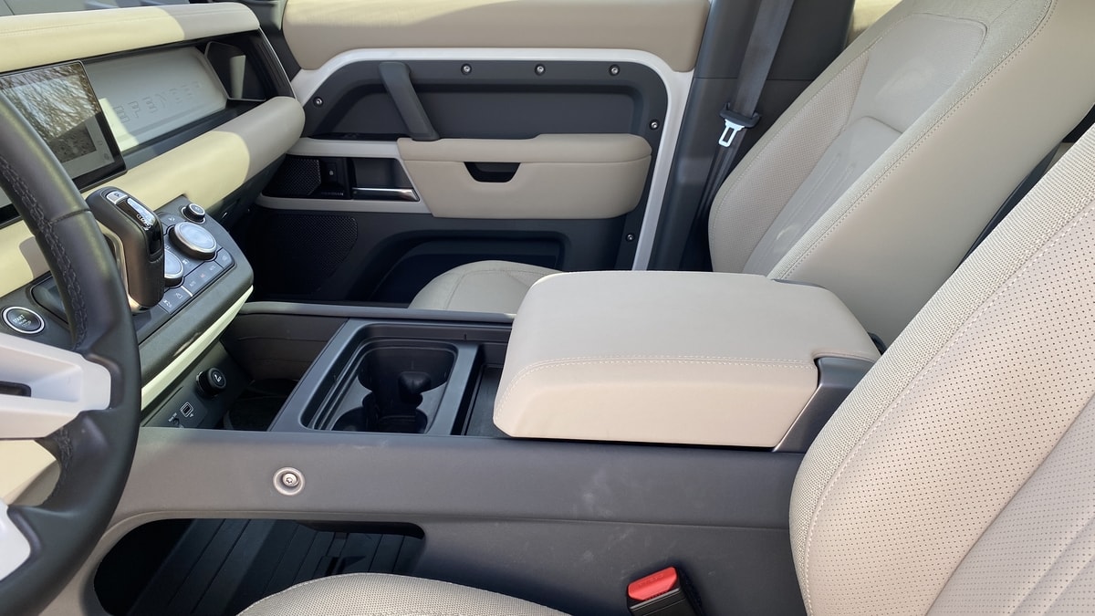 لاند روفر ديفندر 2021 (63).jpg