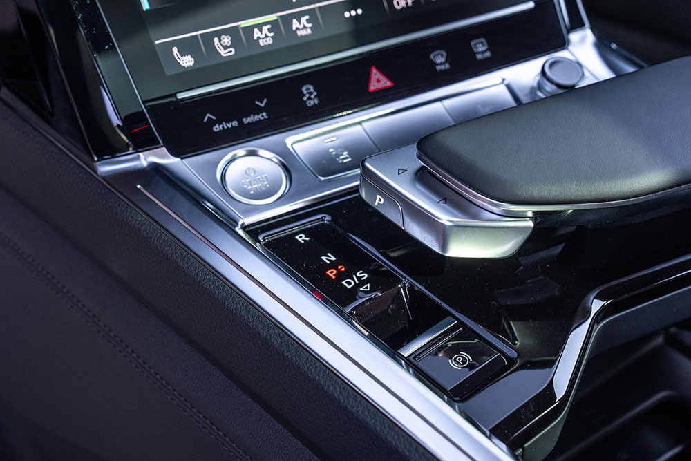 اودي اي ترون (1).jpg