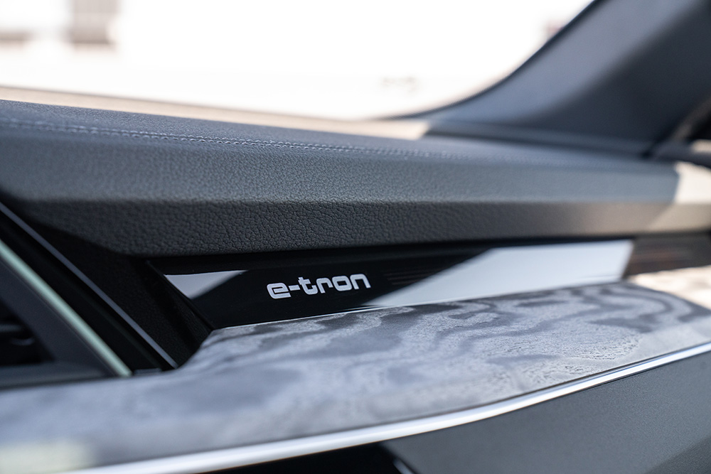 اودي اي ترون (2).jpg