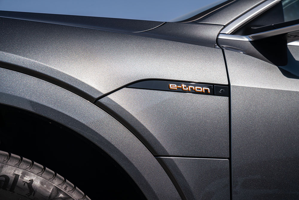 اودي اي ترون (22).jpg